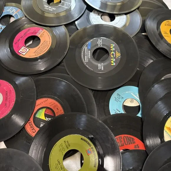 Lot of 100 Vintage 7" Vinyl Records 45 RPM Singles Crafts Decor Projects - Picture 4 of 9